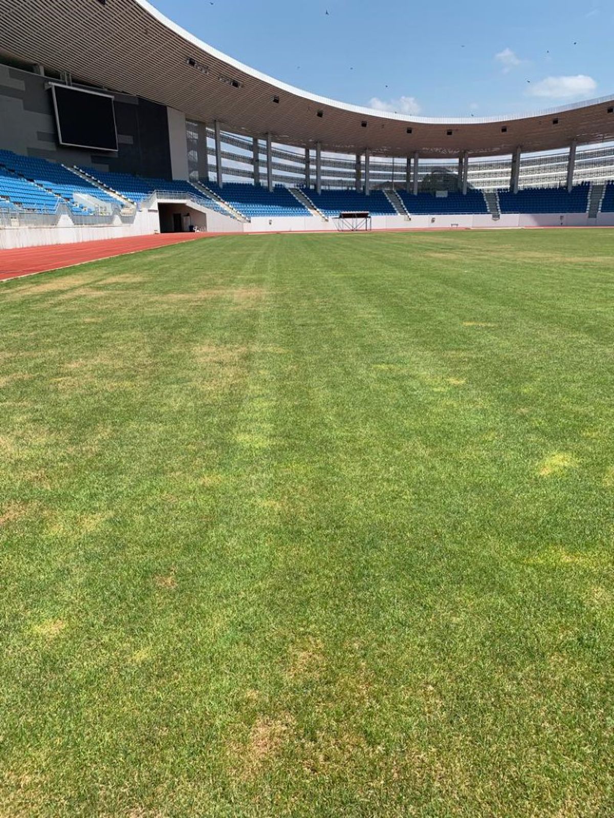 Cum arată gazonul arenei din Târgu-Jiu cu 11 zile înainte de FCU Craiova - FCSB