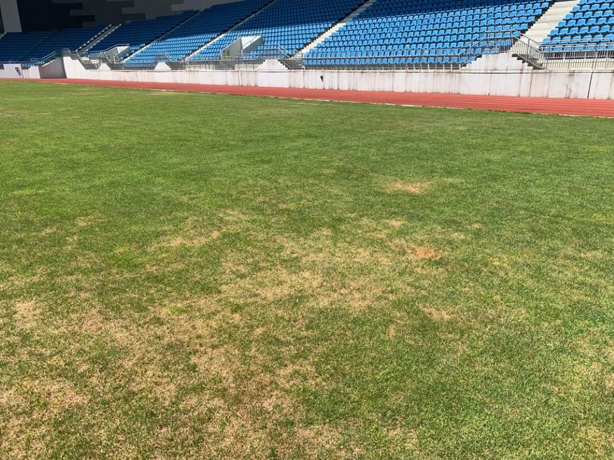 Primarul: „Stați liniștiți, se lucrează la gazon!” » Cum arăta astăzi terenul pe care urmează să se joace FCU Craiova - FCSB + prețurile biletelor