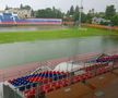 Noul stadion din municipiul Târgoviște, „Eugen Popescu”, inaugurat în urmă cu două luni, la meciul dintre echipa locală, Chindia și FC Voluntari, scor 2-2, în urma căruia formația dâmbovițeană a retrogradat în Liga 2, a fost inundat