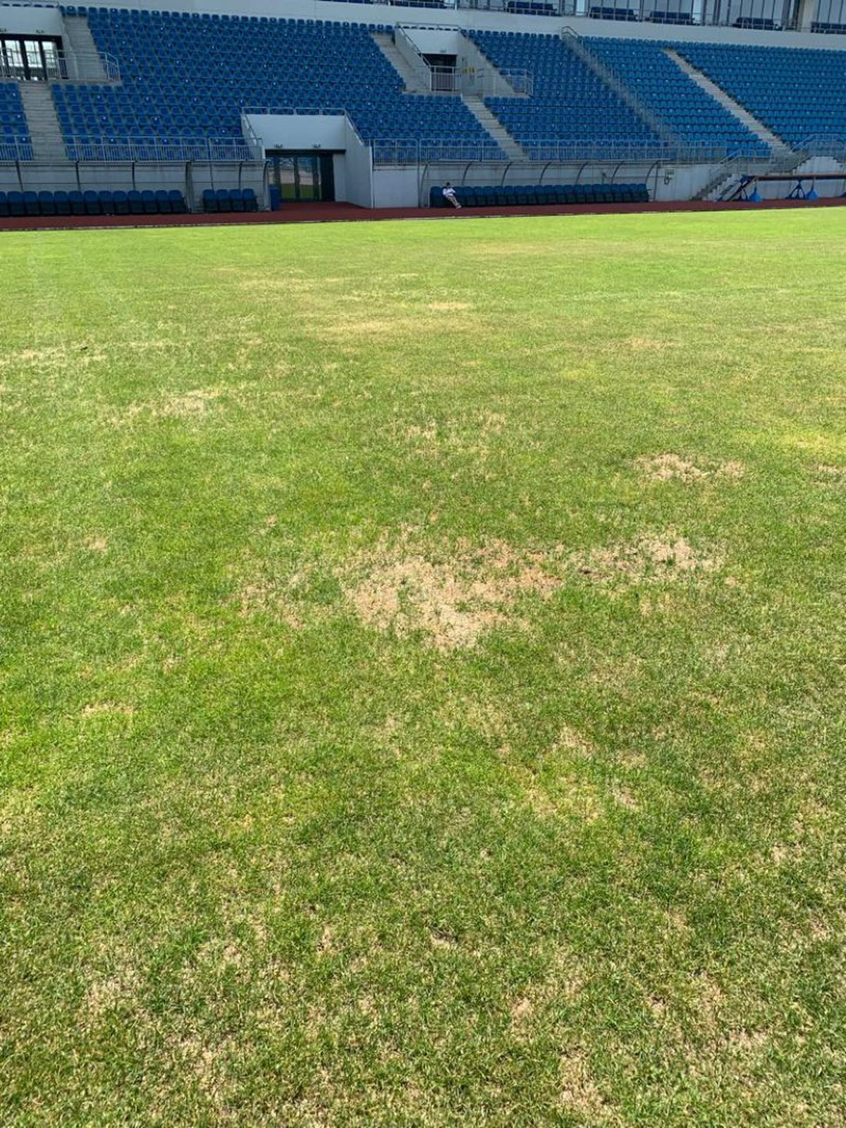 Cum arată gazonul arenei din Târgu-Jiu cu 11 zile înainte de FCU Craiova - FCSB