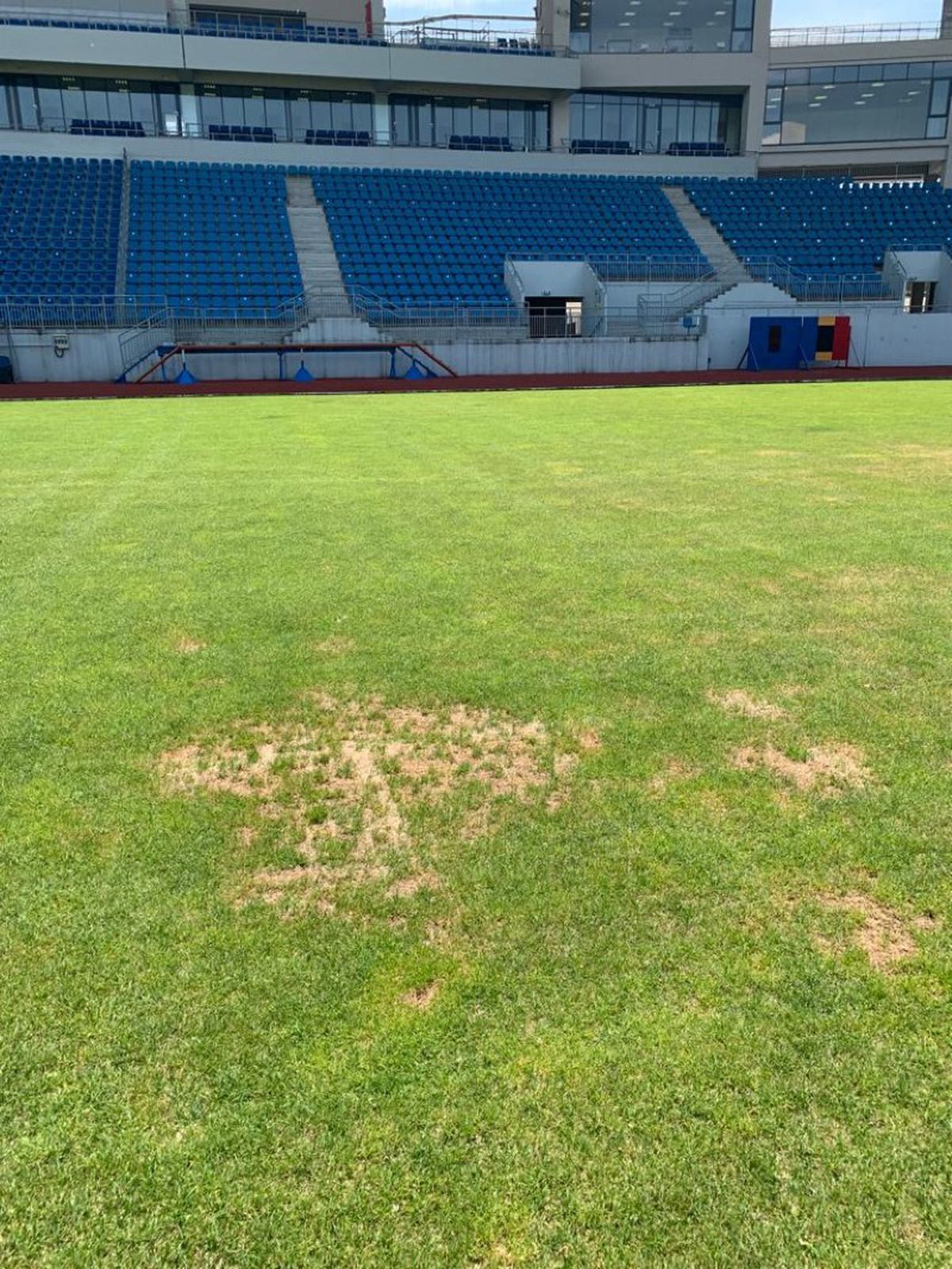 Cum arată gazonul arenei din Târgu-Jiu cu 11 zile înainte de FCU Craiova - FCSB