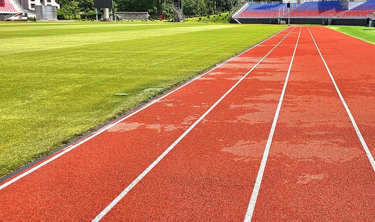 Noul stadion din Târgoviște, inundat în urma unei ploi puternice