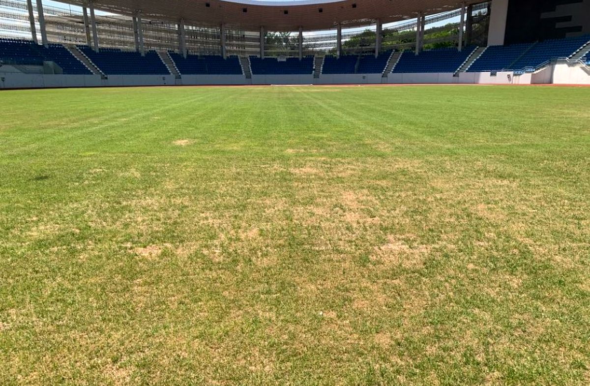 Primarul: „Stați liniștiți, se lucrează la gazon!” » Cum arăta astăzi terenul pe care urmează să se joace FCU Craiova - FCSB + prețurile biletelor