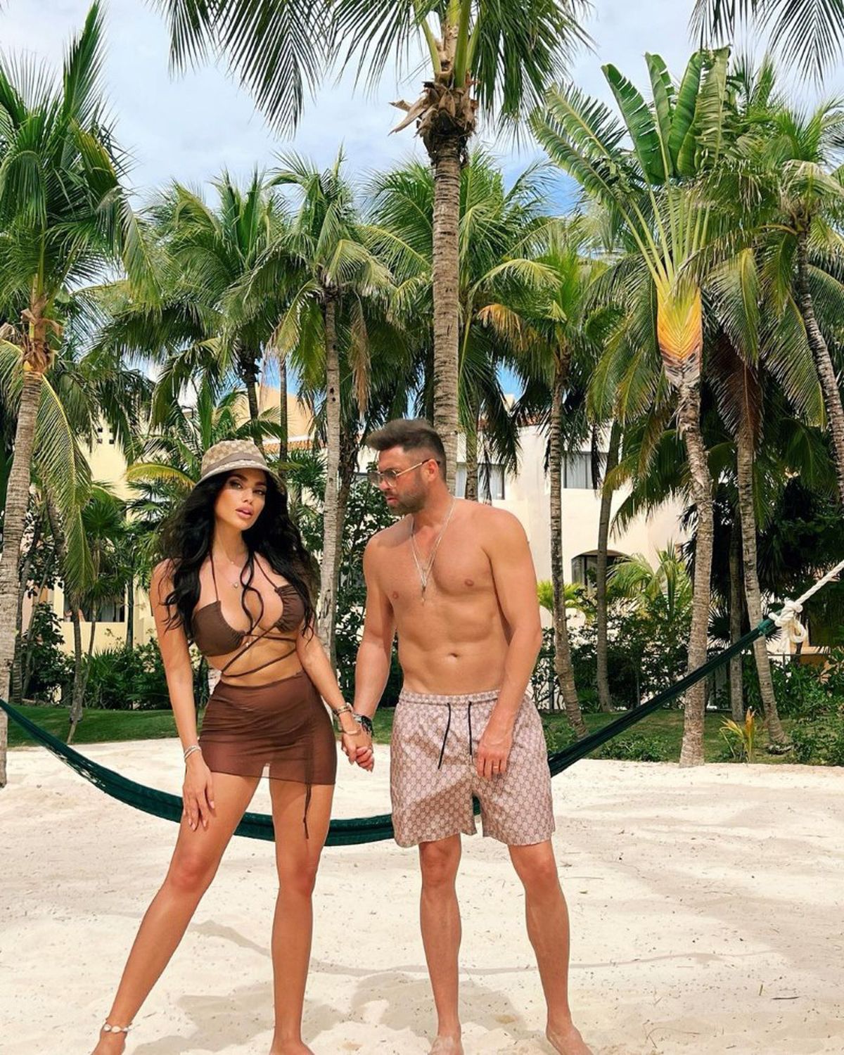 Aventurile lui Dacian Varga și Cristi Pulhac: „Cartea lui Maticiuc e pistol cu apă! Primeam multe vizitatoare și lucram non-stop, în 3 schimburi. Suna soneria și...”