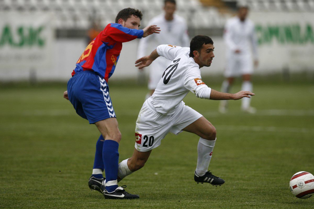 Aventurile lui Dacian Varga și Cristi Pulhac: „Cartea lui Maticiuc e pistol cu apă! Primeam multe vizitatoare și lucram non-stop, în 3 schimburi. Suna soneria și...”