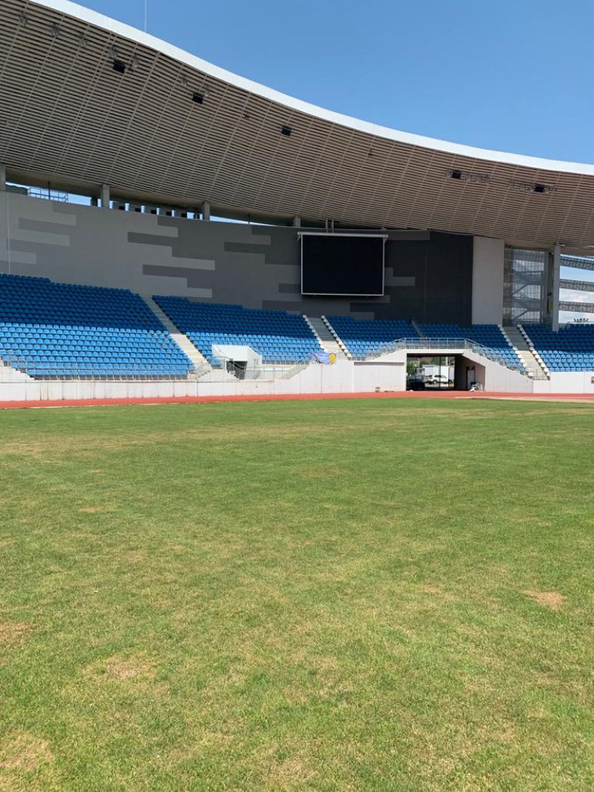 Cum arată gazonul arenei din Târgu-Jiu cu 11 zile înainte de FCU Craiova - FCSB