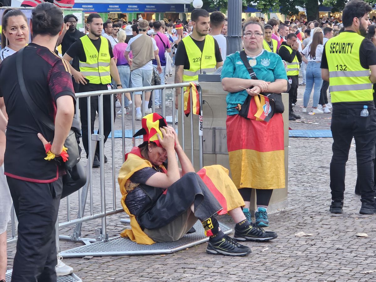 Atmosfera din fan zone-ul din Stuttgart în timpul meciului Spania - Germania, din sferturile Euro 2024