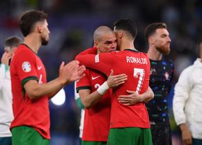Imagini emoționante după eliminarea Portugaliei: până și Pepe știe să plângă! Cristiano Ronaldo l-a consolat după eșecul cu Franța