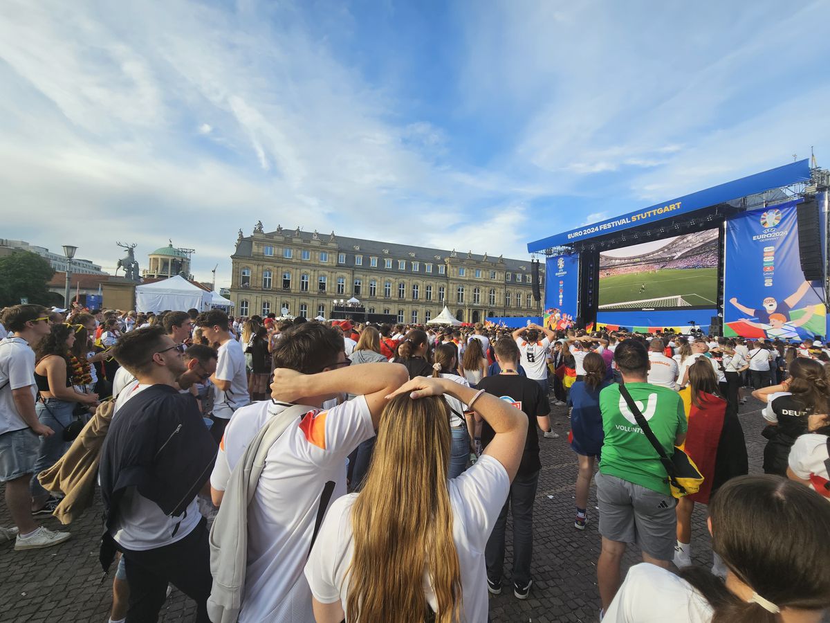 Atmosfera din fan zone-ul din Stuttgart în timpul meciului Spania - Germania, din sferturile Euro 2024