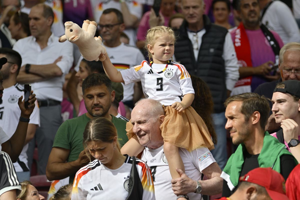 Spania - Germania - imagini cu suporterii din stadion