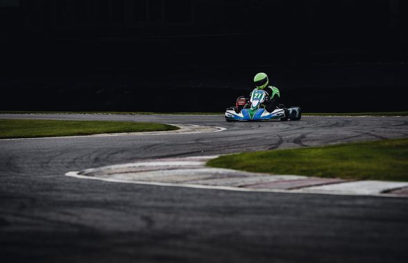 Kartingul ca activitate de Team Building: Beneficii și idei