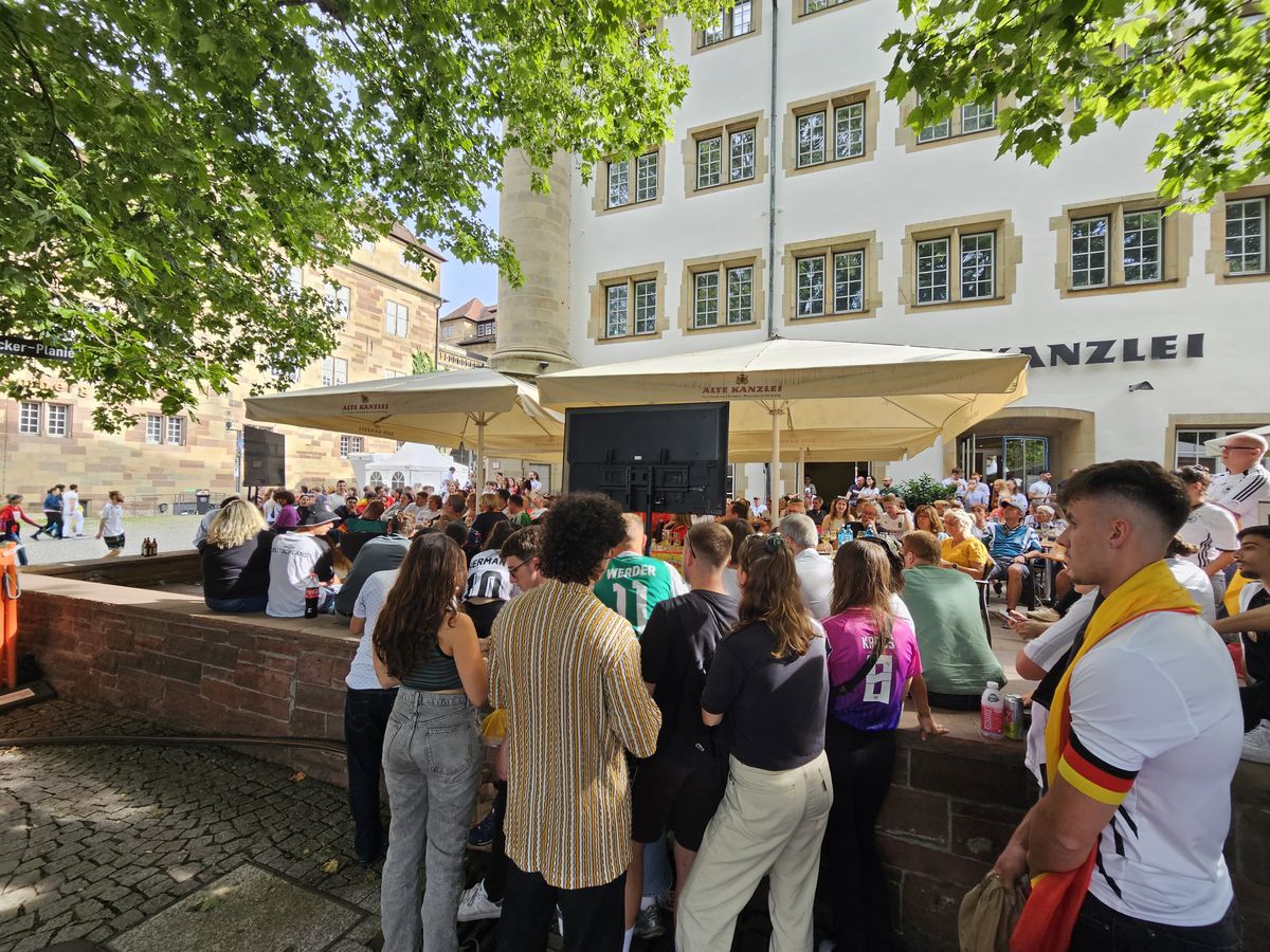 Atmosfera din fan zone-ul din Stuttgart în timpul meciului Spania - Germania, din sferturile Euro 2024