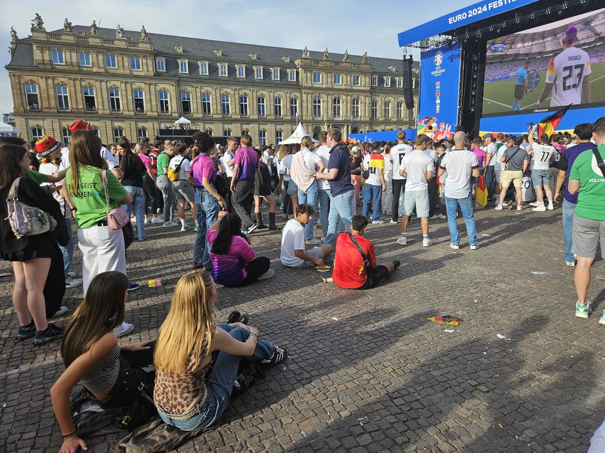 Atmosfera din fan zone-ul din Stuttgart în timpul meciului Spania - Germania, din sferturile Euro 2024