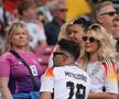 Apariție răvășitoare! Blonda care a pus monopol pe „oficiala” stadionului din Stuttgart, înainte de Spania - Germania