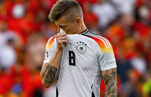 Finalul agonizant al „erei Toni Kroos” » Imagini emoționante la final, după eliminarea Germaniei de la EURO. Legenda nemților a rămas minute bune pe gazon