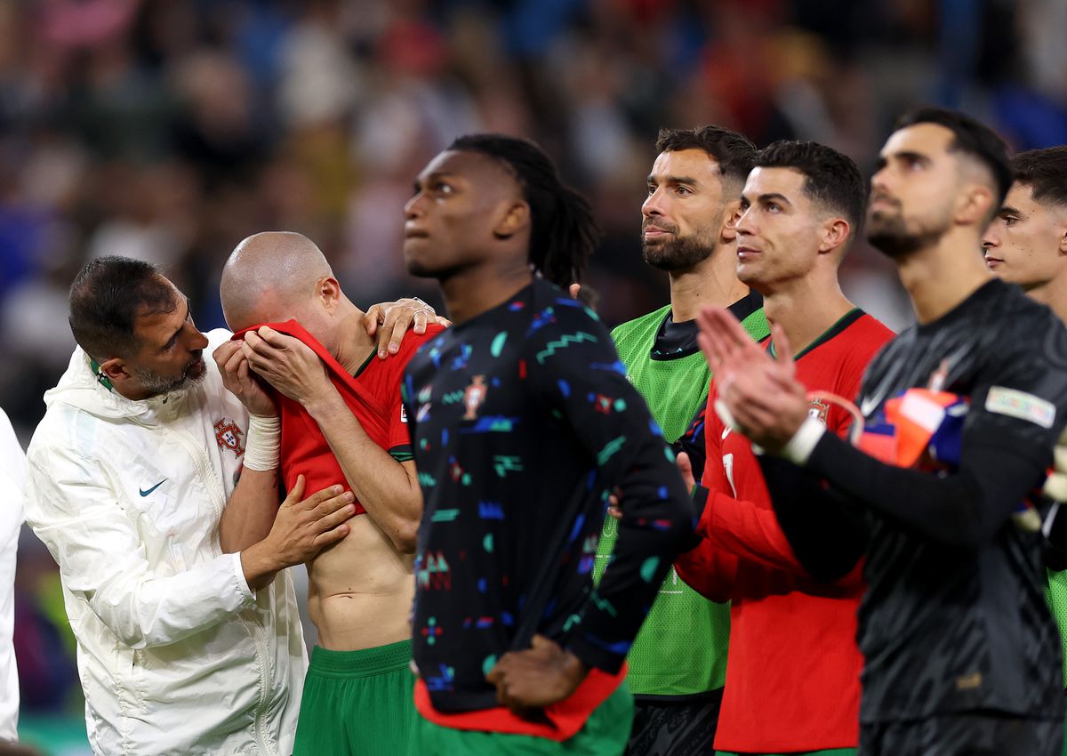 Imagini emoționante după eliminarea Portugaliei: până și Pepe știe să plângă! Cristiano Ronaldo l-a consolat după eșecul cu Franța