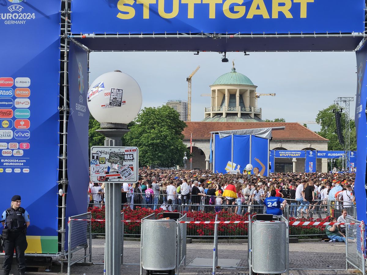 Atmosfera din fan zone-ul din Stuttgart în timpul meciului Spania - Germania, din sferturile Euro 2024