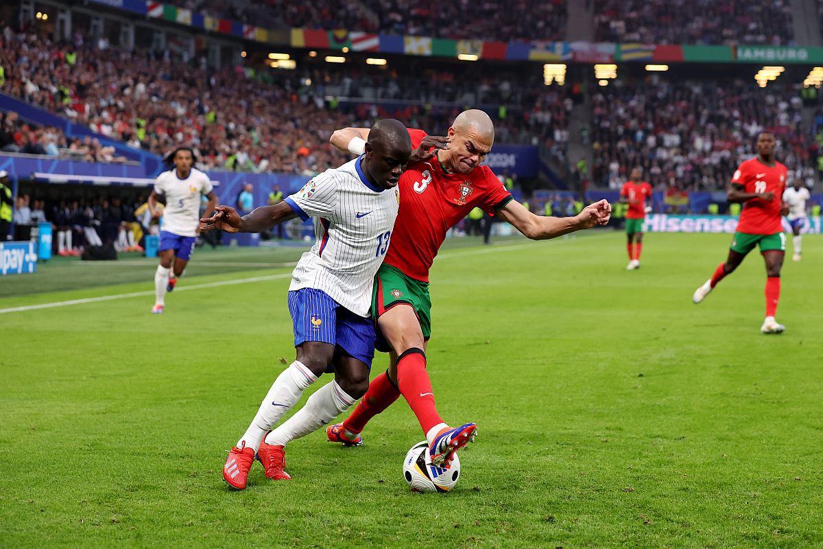 Portugalia - Franța 0-0 (3-5 d.pen.) » Fotbal cu porția, dar suficient pentru semifinale! Fără Mbappe, retras înainte de final, „Cocoșii” lui Deschamps merg în careul de ași