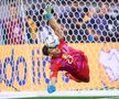 Argentina - Ecuador » Lionel Messi, salvat de Emiliano Martinez / Foto: Imago Images