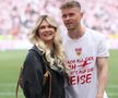 Apariție răvășitoare! Blonda care a pus monopol pe „oficiala” stadionului din Stuttgart, înainte de Spania - Germania