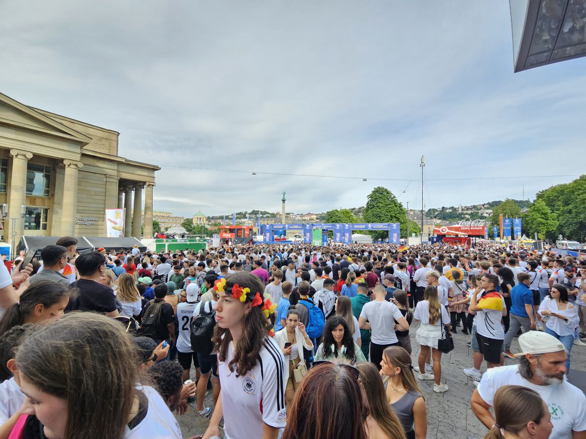 Atmosfera din fan zone-ul din Stuttgart în timpul meciului Spania - Germania, din sferturile Euro 2024