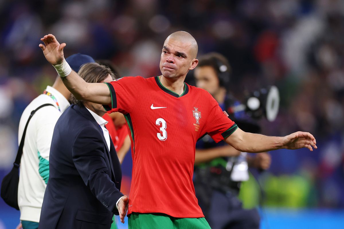 Imagini emoționante după eliminarea Portugaliei: până și Pepe știe să plângă! Cristiano Ronaldo l-a consolat după eșecul cu Franța