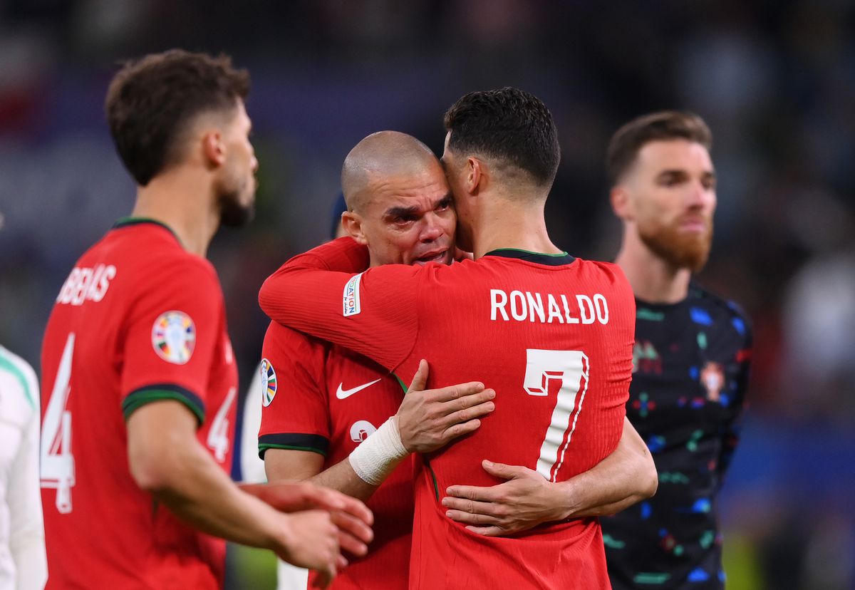 Imagini emoționante după eliminarea Portugaliei: până și Pepe știe să plângă! Cristiano Ronaldo l-a consolat după eșecul cu Franța