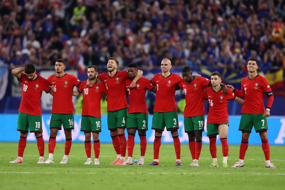 Imagini emoționante după eliminarea Portugaliei: până și Pepe știe să plângă! Cristiano Ronaldo l-a consolat după eșecul cu Franța