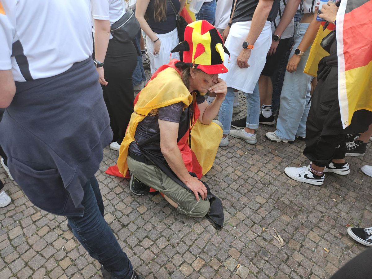 Atmosfera din fan zone-ul din Stuttgart în timpul meciului Spania - Germania, din sferturile Euro 2024