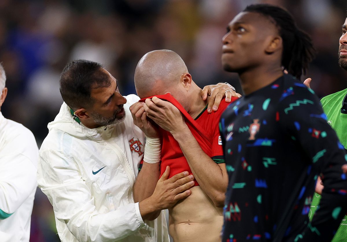 Imagini emoționante după eliminarea Portugaliei: până și Pepe știe să plângă! Cristiano Ronaldo l-a consolat după eșecul cu Franța