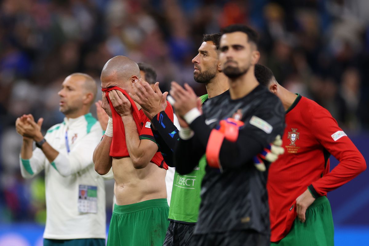 Imagini emoționante după eliminarea Portugaliei: până și Pepe știe să plângă! Cristiano Ronaldo l-a consolat după eșecul cu Franța