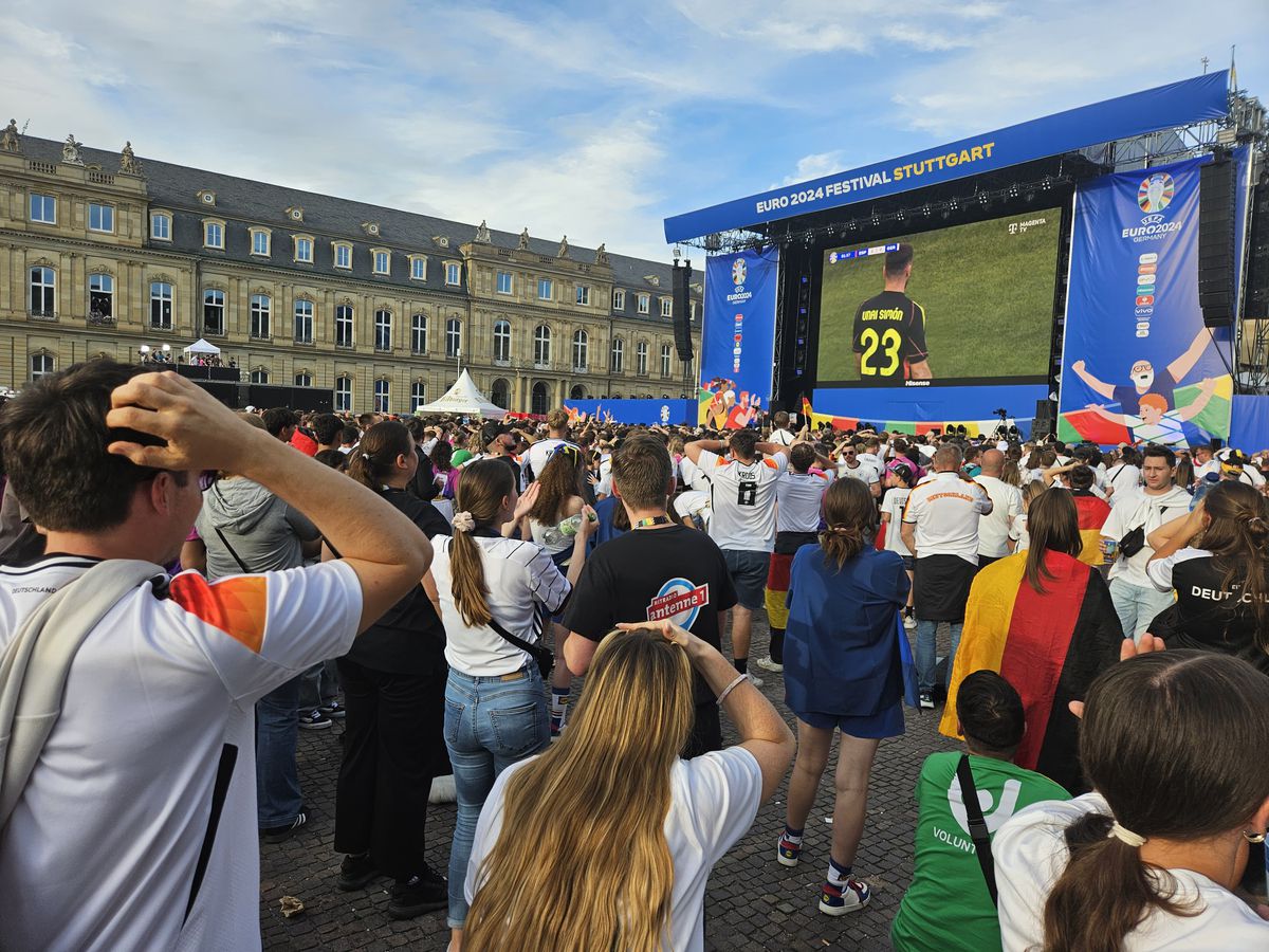 Atmosfera din fan zone-ul din Stuttgart în timpul meciului Spania - Germania, din sferturile Euro 2024