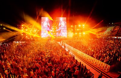 Campionul României a muncit în toneta cu mâncare, în prima zi de Neversea Kapital, pe Arena Națională