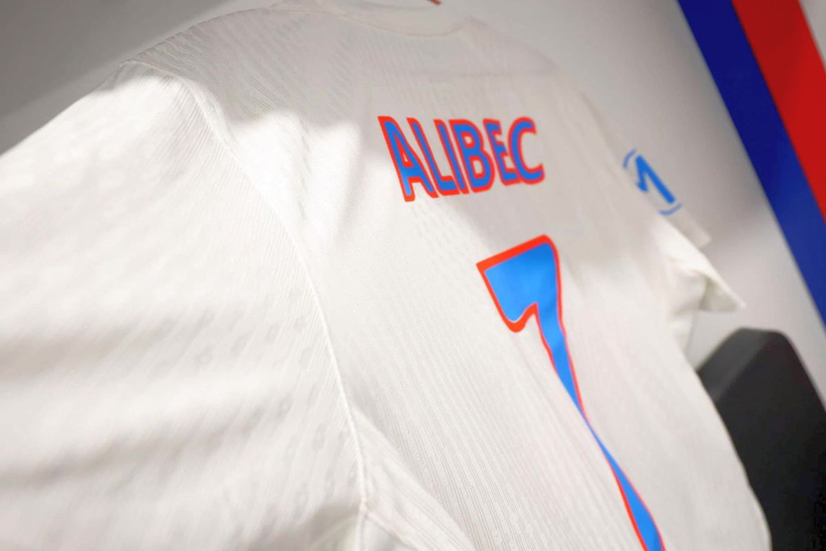 Așa arată echipamentele în care evoluează FCSB și CFR Cluj în Supercupă