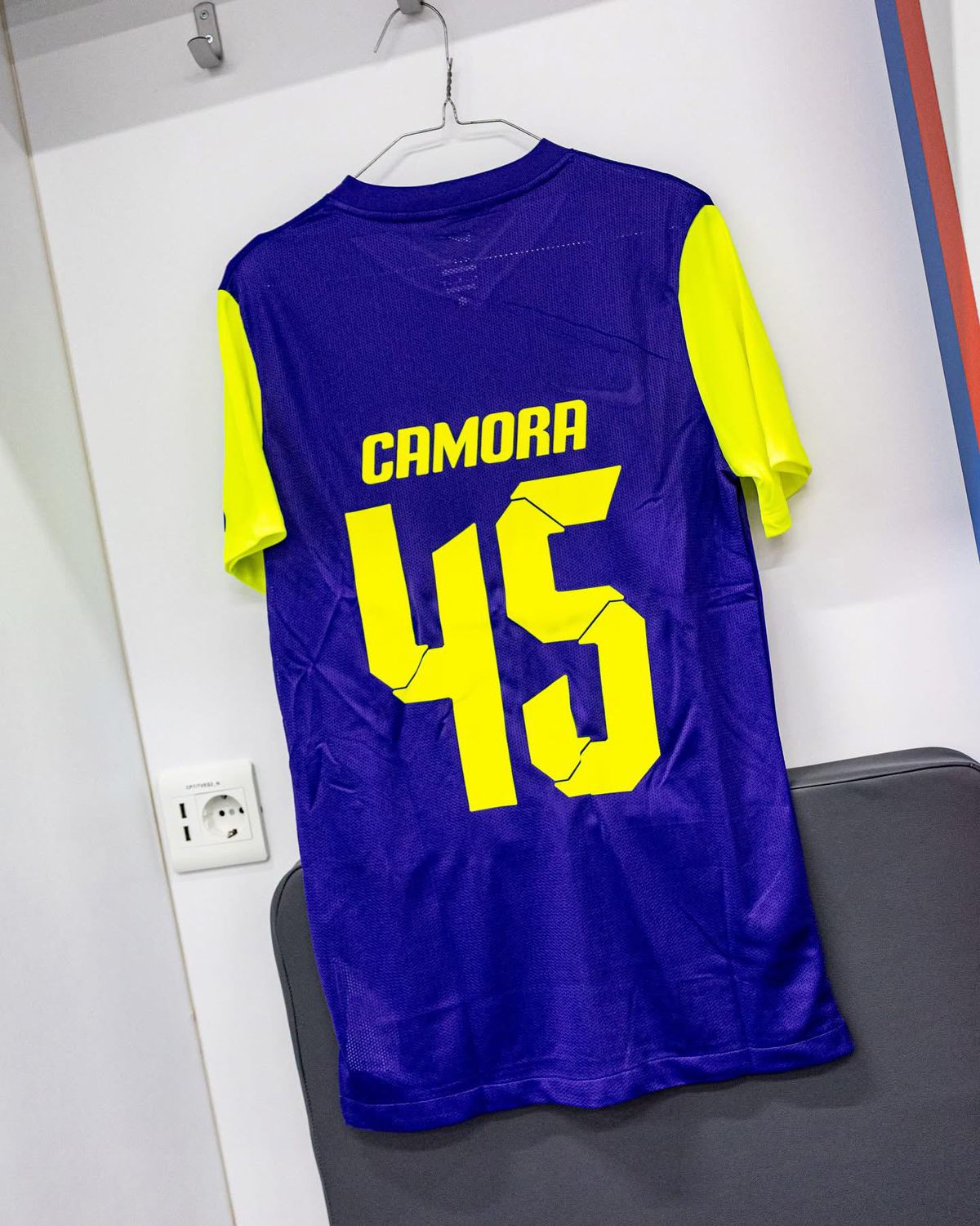 Așa arată echipamentele în care evoluează FCSB și CFR Cluj în Supercupă