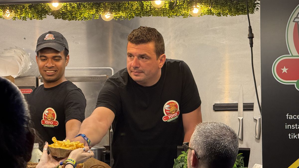 Campionul României a muncit în toneta cu mâncare, în prima zi de Neversea Kapital, pe Arena Națională