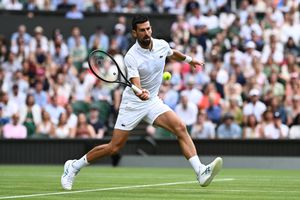Novak Djokovic, în „optimi” la Wimbledon pentru a 17-a oară » Legendarul tenismen a obținut a 100-a victorie la turneul din Londra