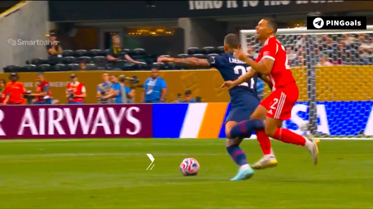 Gesturi halucinante în PSG - Bayern » L-a făcut KO chiar în fața arbitrului