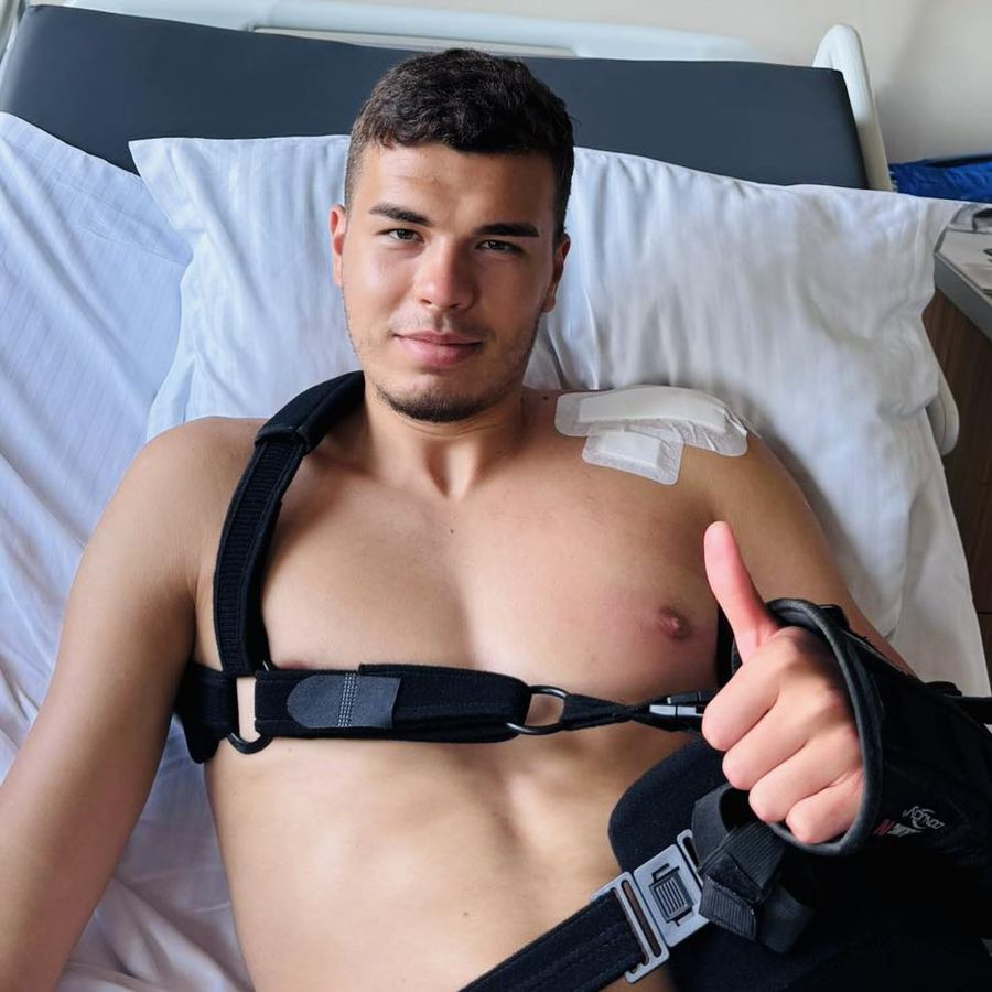 Cristi Ignat s-a operat. FOTO: Facebook @FC Rapid 1923 Borisav Burmaz și Cristi Ignat au ajuns pe masa de operație: „Recuperare ușoară!”