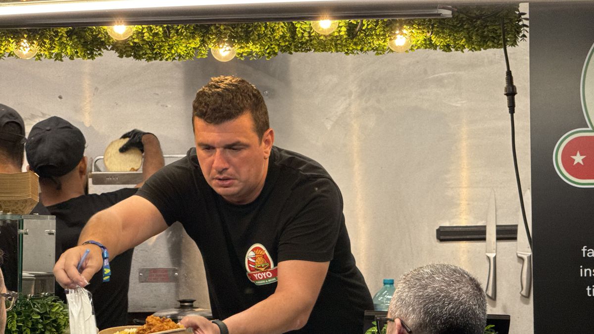 Campionul României a muncit în toneta cu mâncare, în prima zi de Neversea Kapital, pe Arena Națională