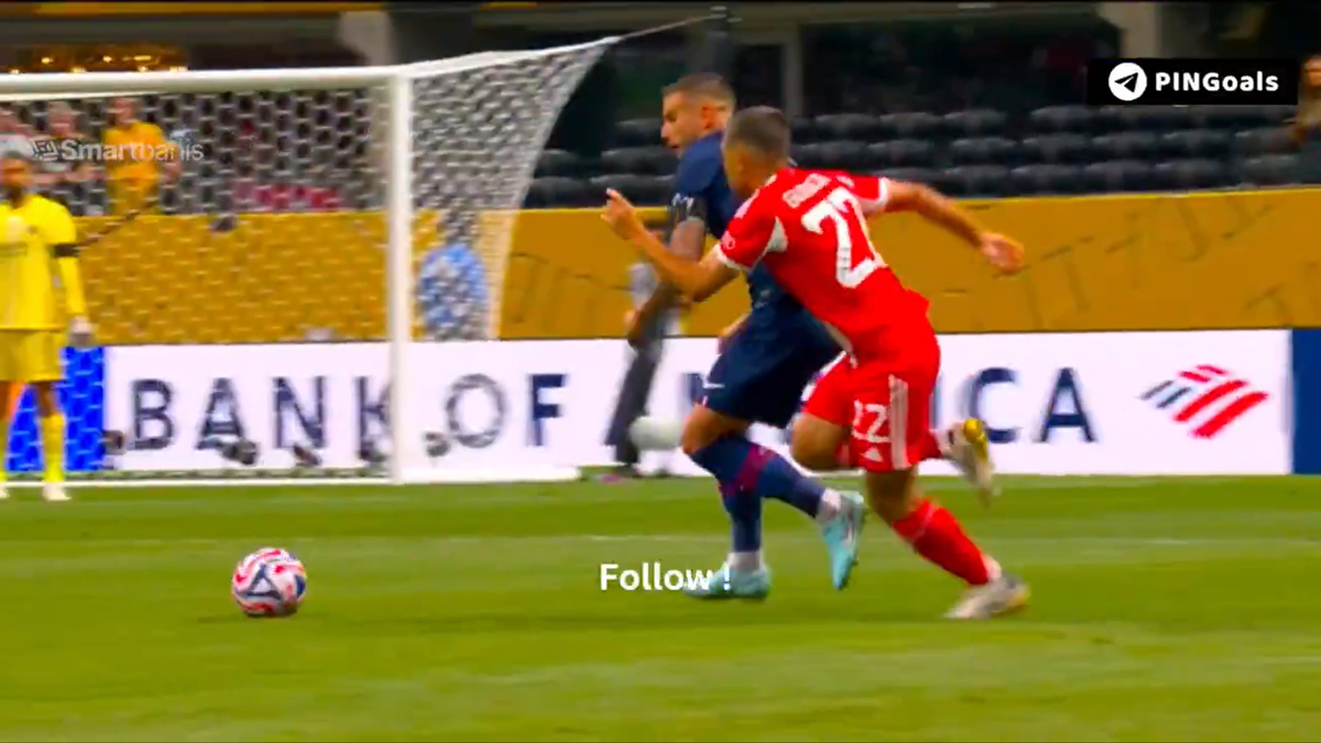 Gesturi halucinante în PSG - Bayern » L-a făcut KO chiar în fața arbitrului