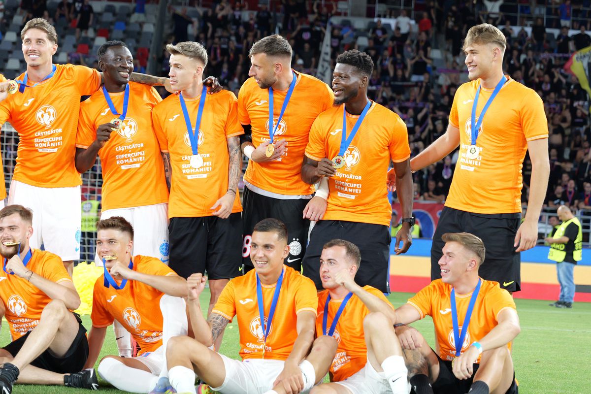 FCSB a primit trofeul Supercupei