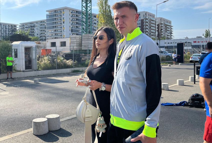 FOTO + VIDEO Andrei Gheorghiță a venit cu iubita la Supercupa dintre FCSB și CFR Cluj! Surprins printre fanii campioanei alături de alt fotbalist