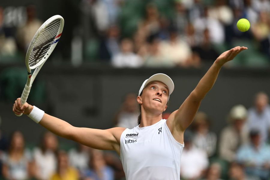 Iga Swiatek, calificare în „optimi” la Wimbledon Foto: Guliver/Getty Images Ce a descoperit antrenorul lui Swiatek după 9 luni de colaborare: „Este ca ziua și noaptea, complet diferit”