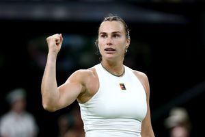 Aryna Sabalenka, revenire spectaculoasă în meciul-maraton cu Emma Răducanu la Wimbledon