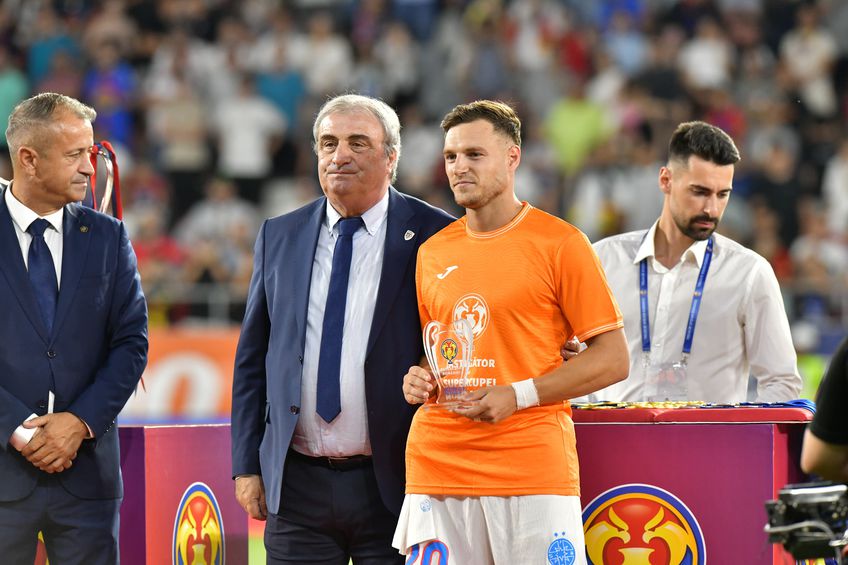 Dennis Politic și-a adjudecat primul trofeu al carierei alături de FCSB / FOTO: Cristi Preda