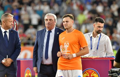 E nevoie de FCSB ca dinamoviștii să câștige trofee » Dennis Politic confirmă regula: Vrei un upgrade în carieră? Becali e soluția!