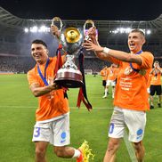 FCSB a primit trofeul Supercupei României, după 2-1 cu CFR Cluj. Foto: Cristi Preda & Andrei Furnigă (GSP.RO)