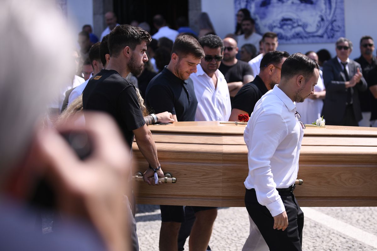 Fanii la mormântul lui Diogo Jota / foto: X