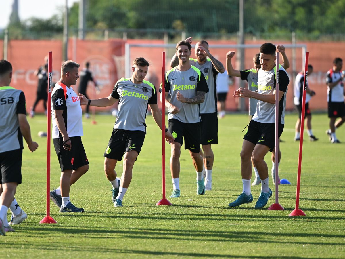 Antrenament FCSB inaintea Supercupei Romaniei cu CFR Cluj